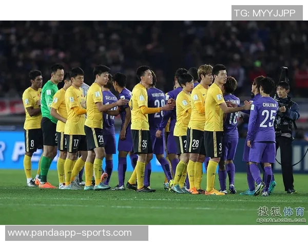泰山队主场平局遭遇三连平球员谢场时满脸遗憾与失落 泰山队主场平局遭遇三连平球员谢场时满脸遗憾与失落