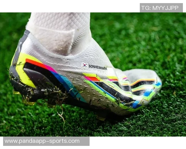 下赛季欧冠联赛用球配色揭晓白薄荷绿紫粉组合引领潮流