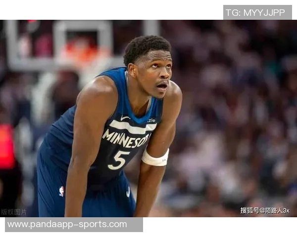 爱德华兹29分钟内高效发挥18投8中贡献26分5篮板3助攻2盖帽表现精彩但犯规频繁影响比赛乐趣