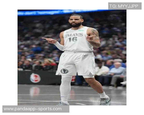 基德赞扬凯莱布马丁在防守和进攻中的出色表现与创造机会能力